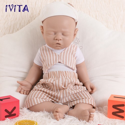 Bambola neonato addormentato